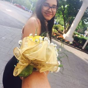 Meet your Posher, Thais